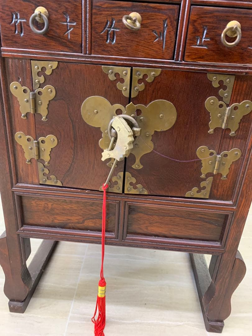 李朝家具 魚錠前付き 彫文字 ヤクジャン 薬箪笥 韓国朝鮮 16引き出し