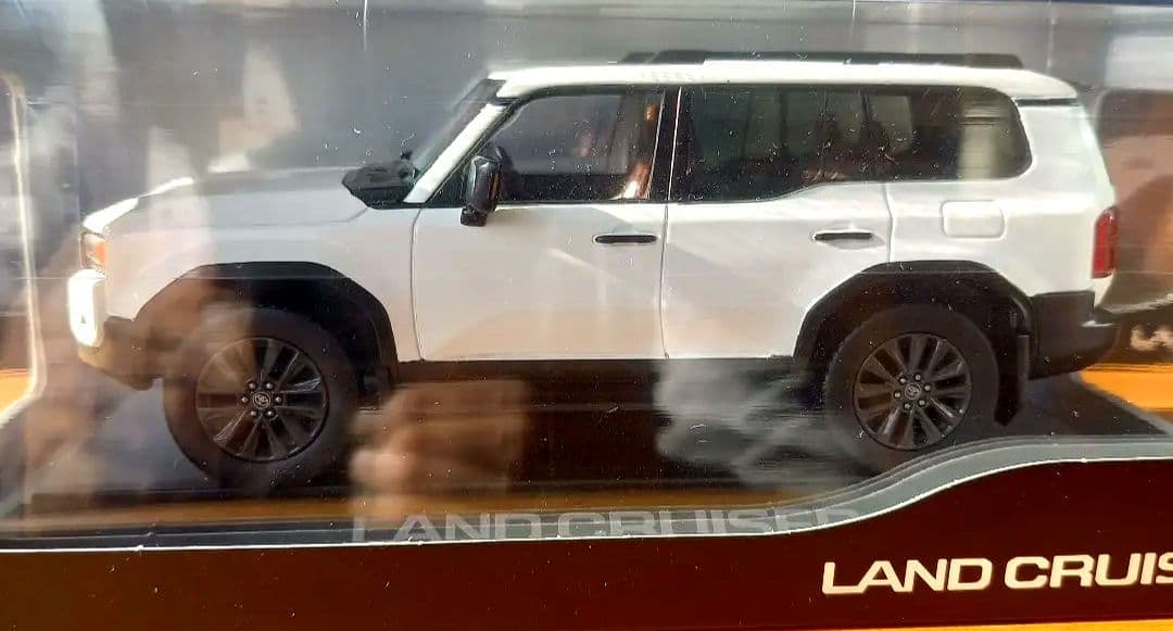 ランクル250 1/30クリアケース入ミニカー9台セット