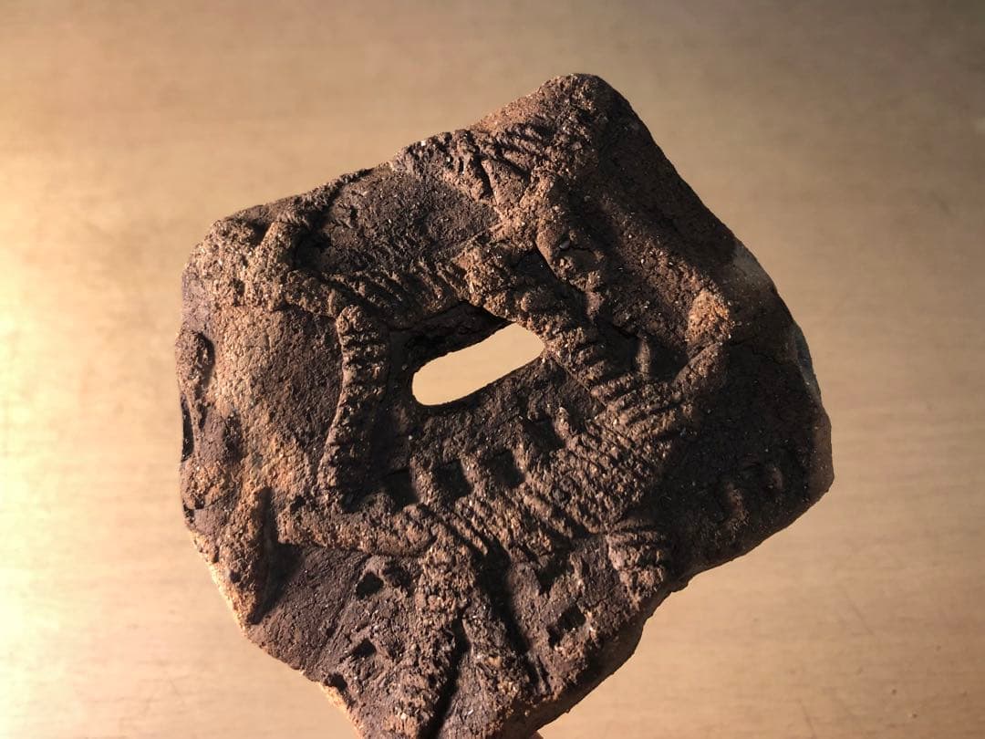 「土器の欠片 縁の部分 No.660」です。