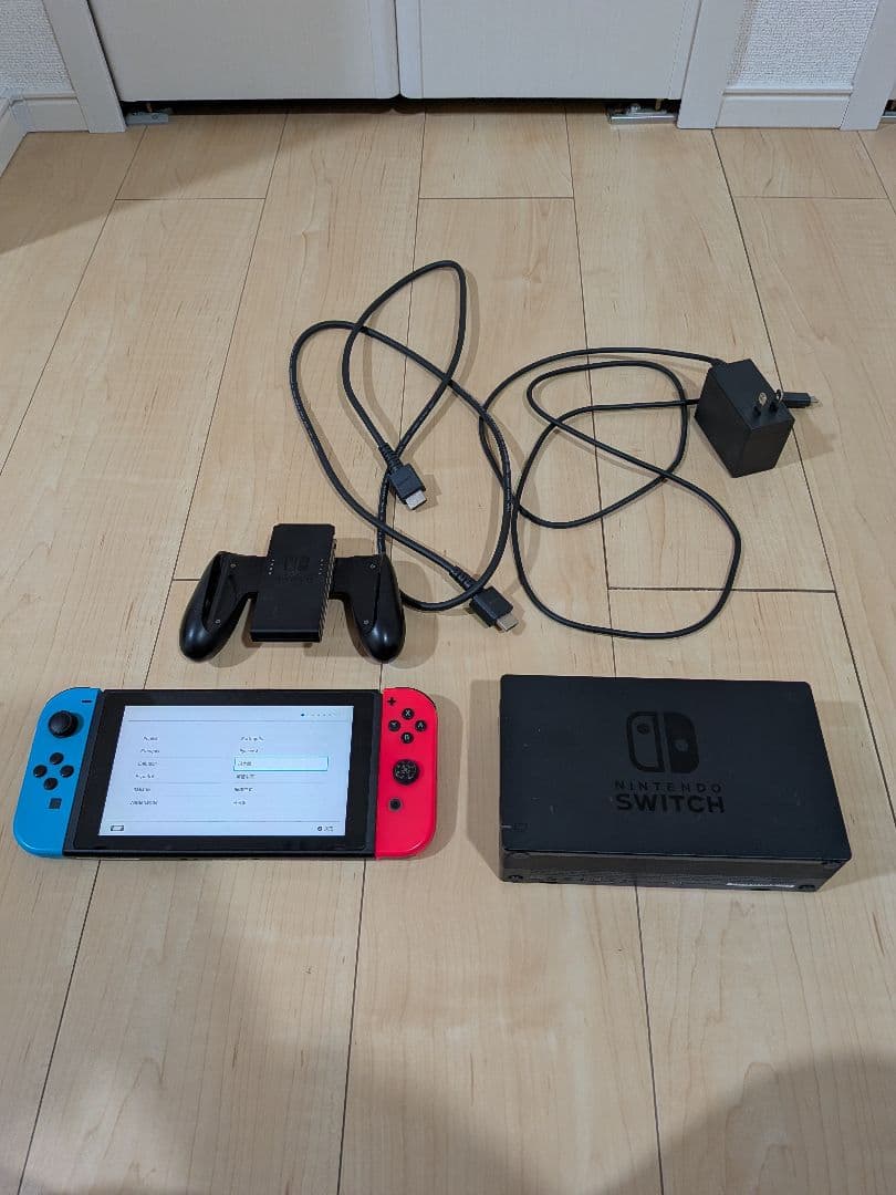 山*田様 Nintendo Switch 本体 青/赤 Joy-Con付き