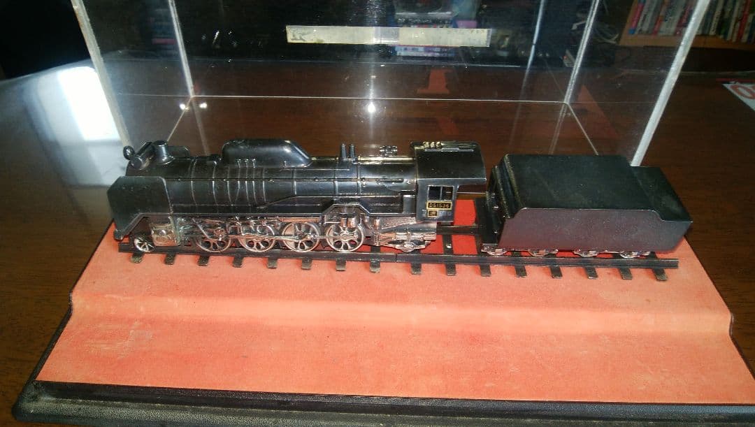 旧国鉄の模型とデコイチの看板です。