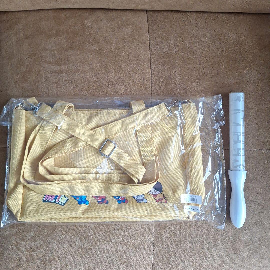 吉田仁人 まとめ売り サイン タオル ペンライト トレカ うちわ