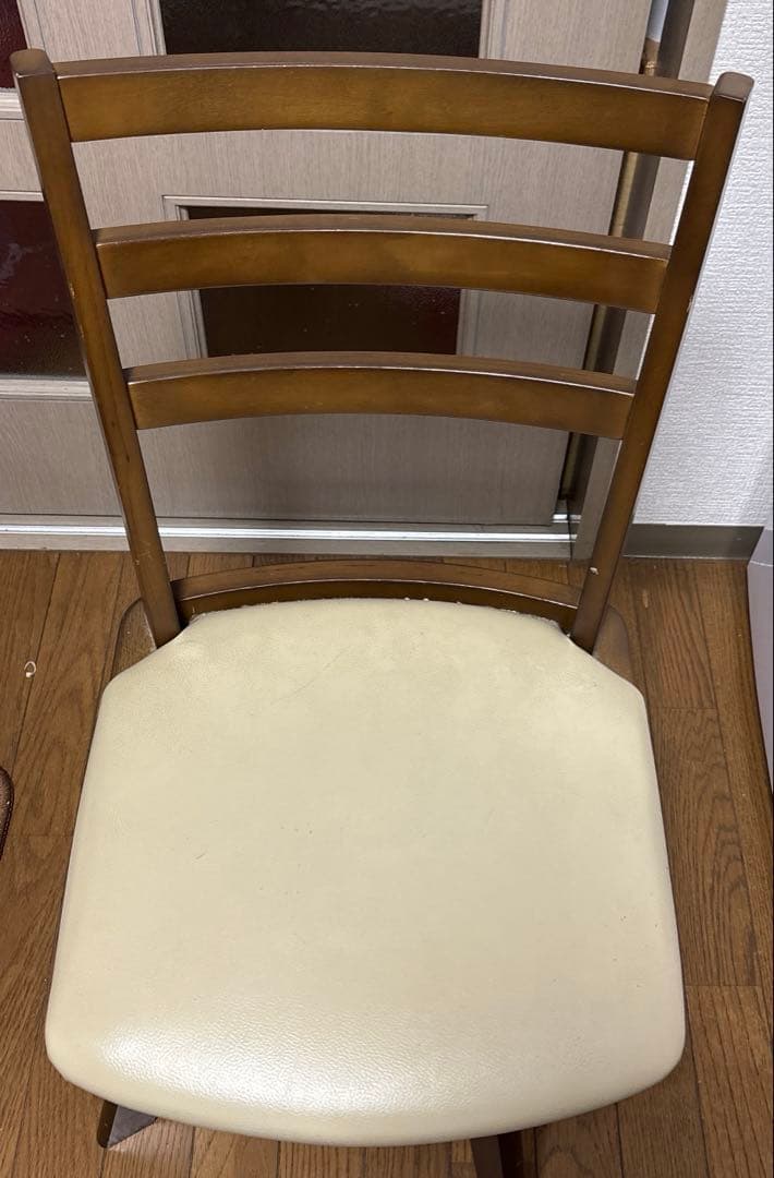 ニトリテーブルと回転椅子2セット