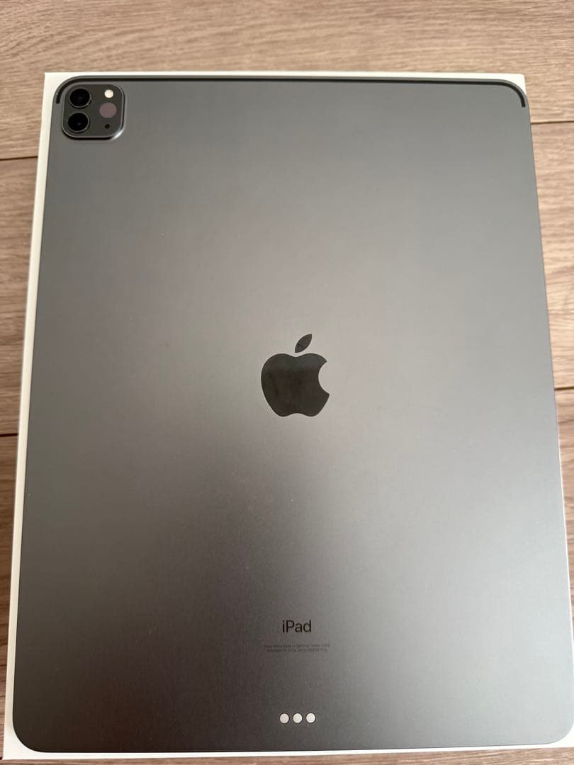iPad Pro 12.9インチ　第五世代　128GB マジックキーボード