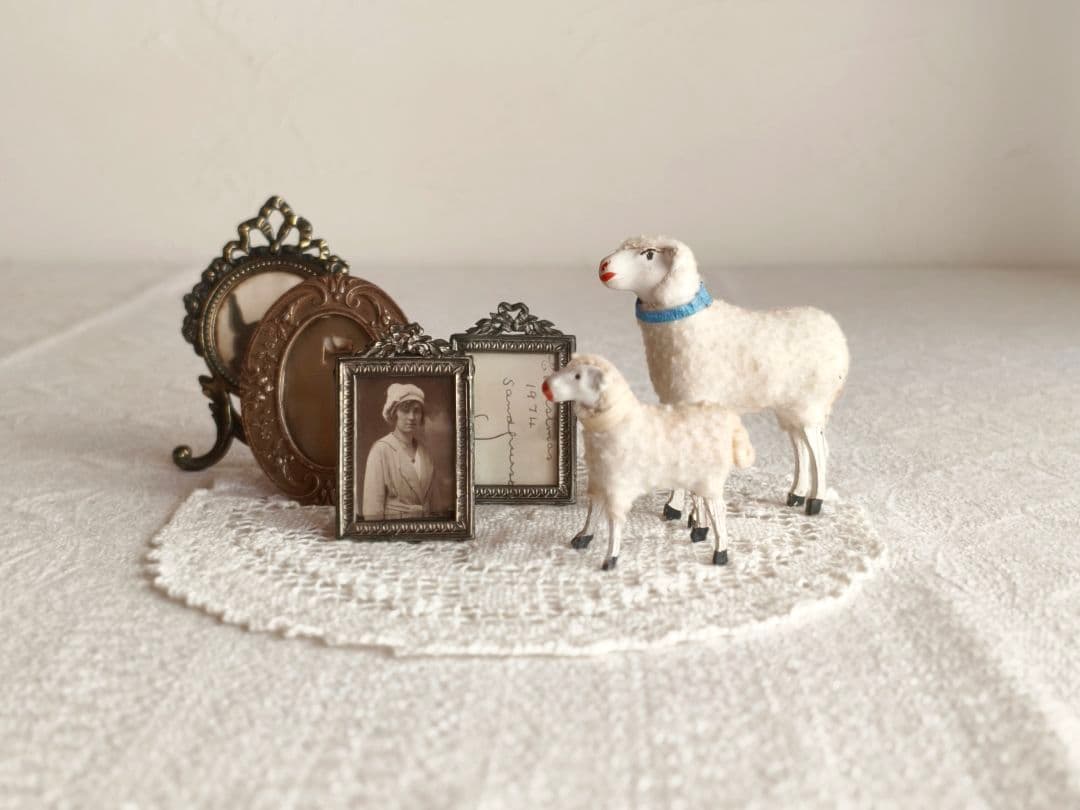 * antique sheep ✵ * 水色リボンのステキな羊さん