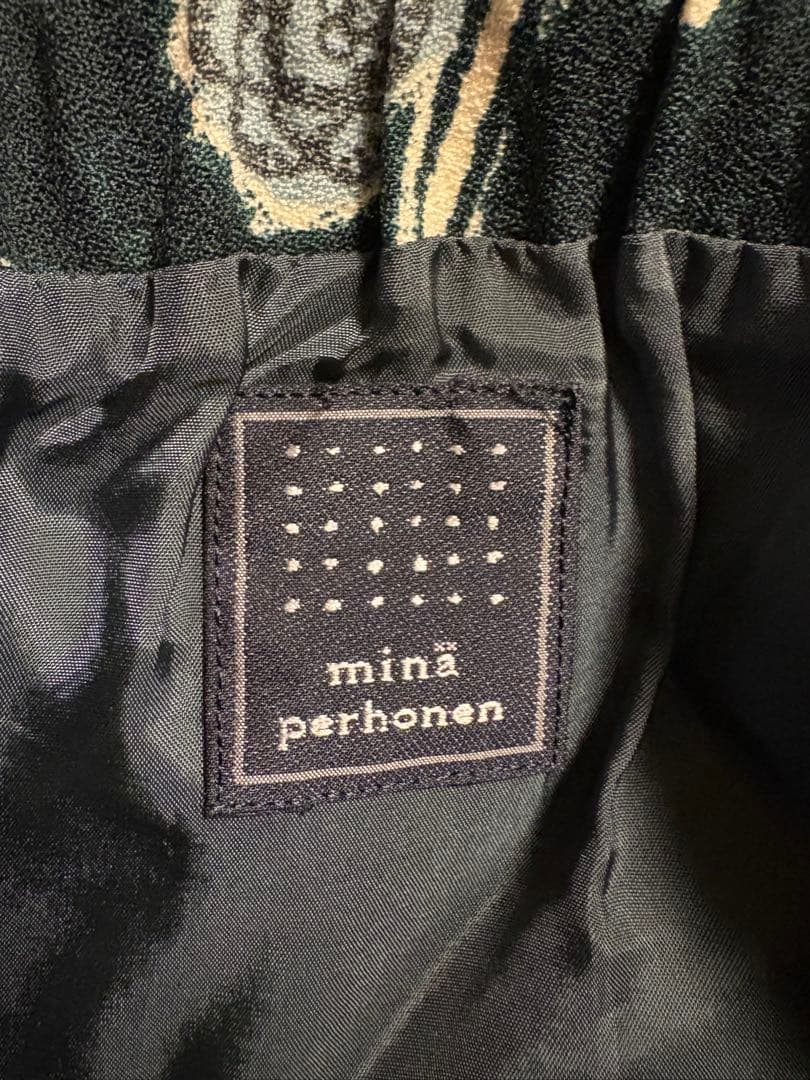 minä perhonen giardinoひざ丈スカート