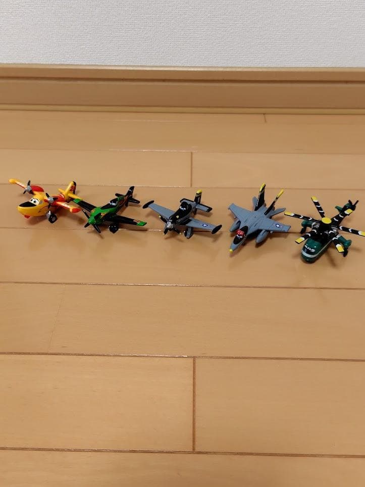 【レア・美品・送料無料】カーズ トミカ Planes １５個セット　バラ売り不可