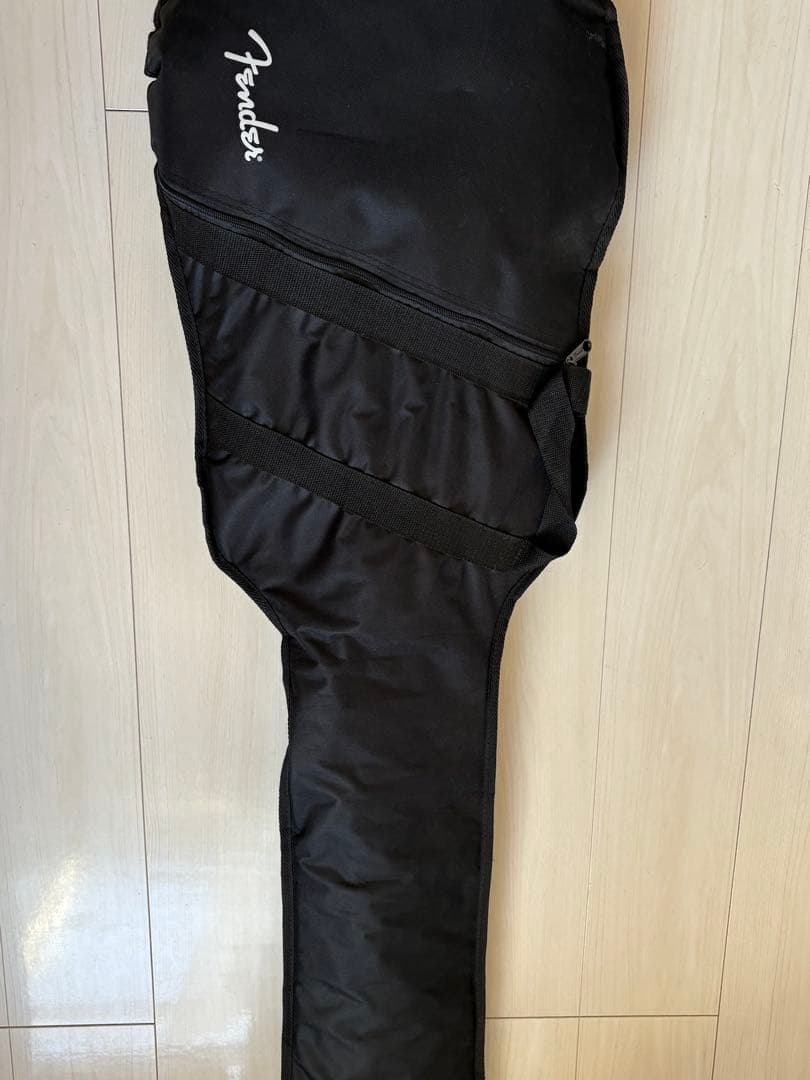 Fender P-Bass レッド