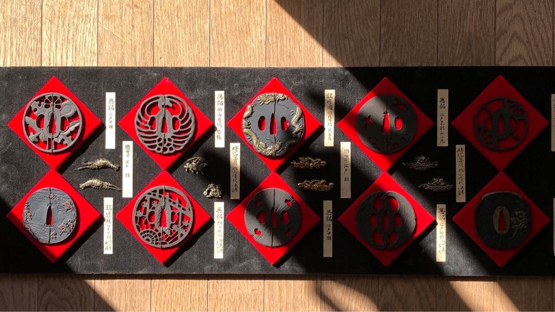 刀の鍔と目貫　JP sword Tsuba and Menuki.