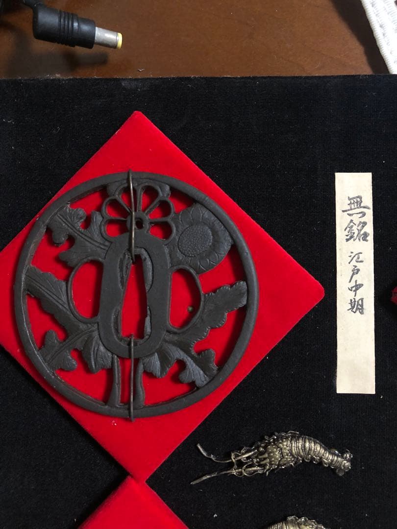刀の鍔と目貫　JP sword Tsuba and Menuki.