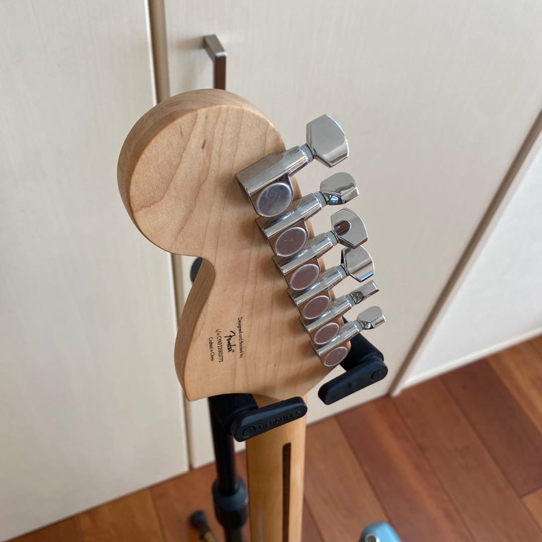 Squier Stratocaster ラージヘッド 水色　ライトブルー