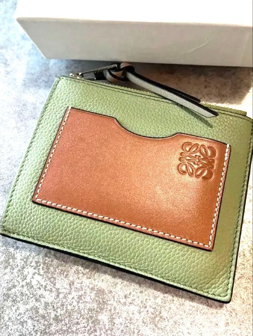 LOEWE スクエアカードホルダー ラージ