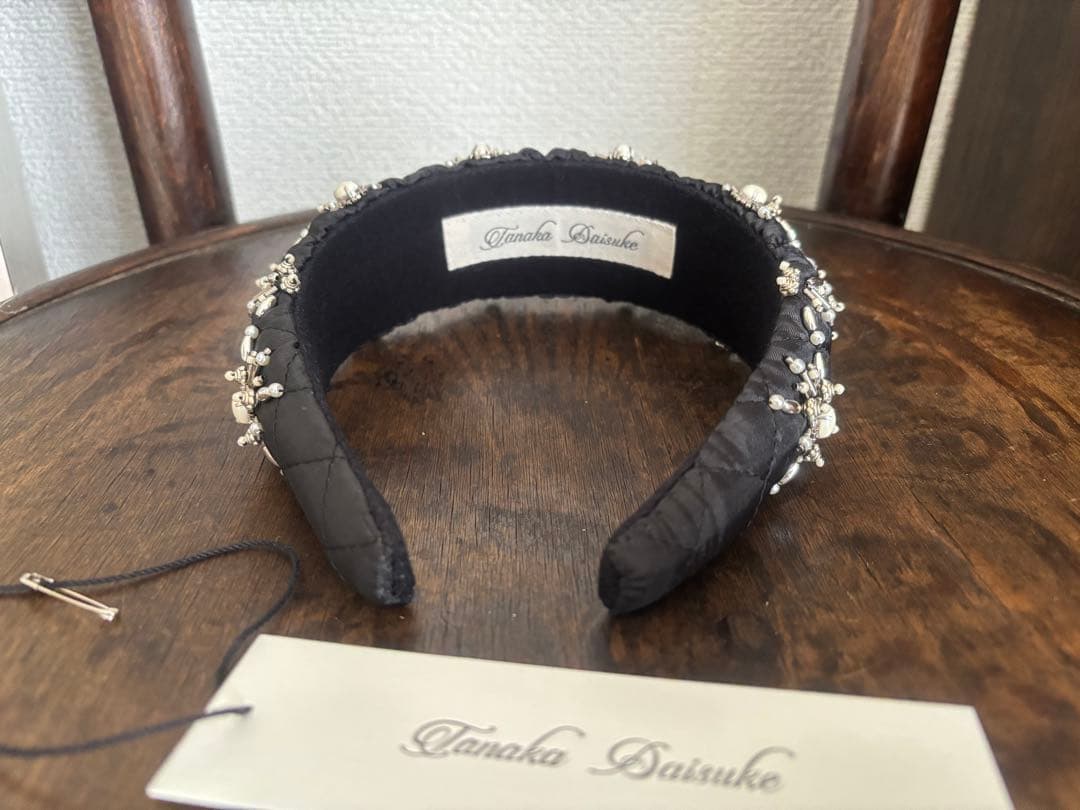 タナカダイスケ White pearl hair band Black