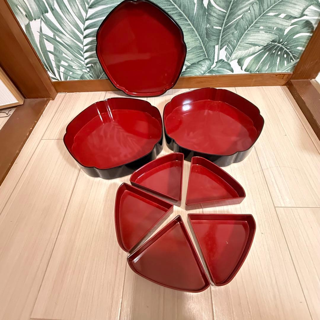 梅形松花堂＊枞草、黒い重箱 2段お節料理や弁当花見等花と蝶の装飾付きかなり古い