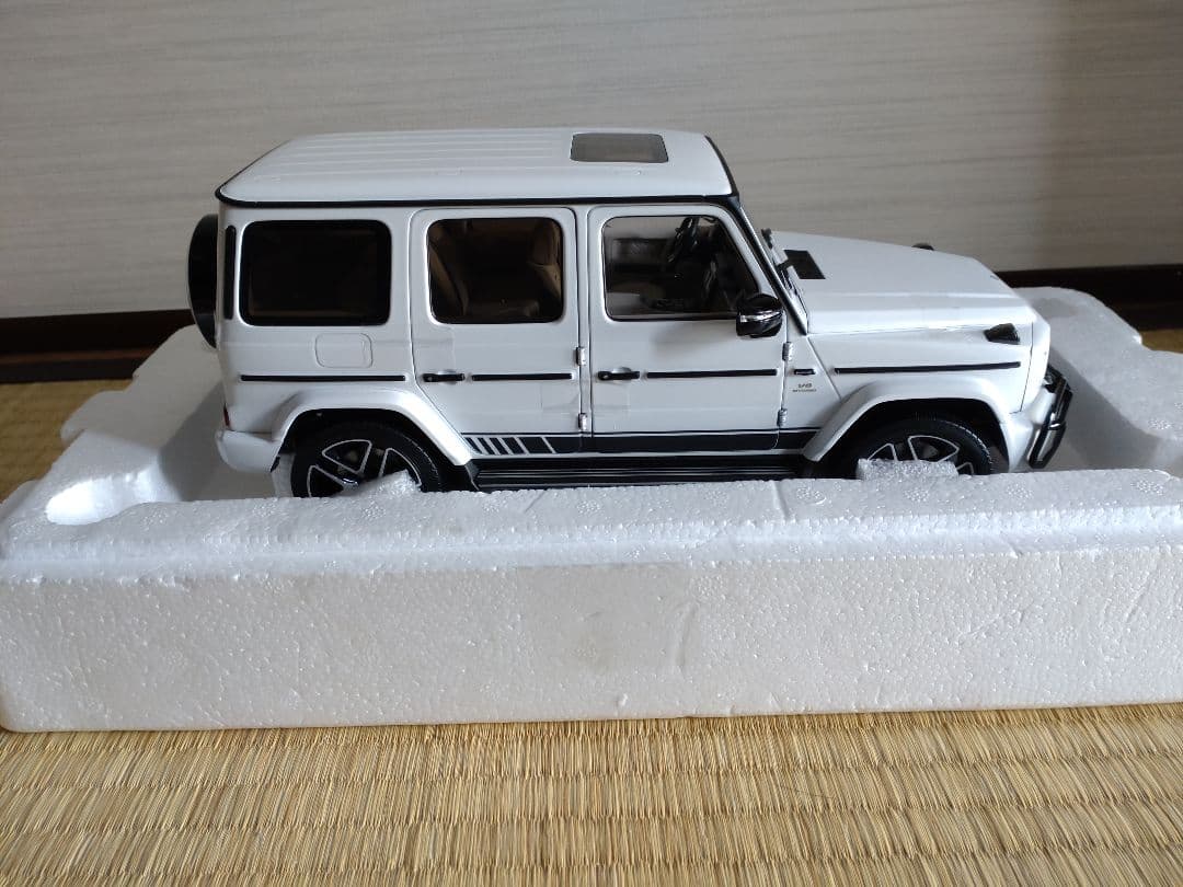 ミニカー Almost Real G63 AMG 1/18