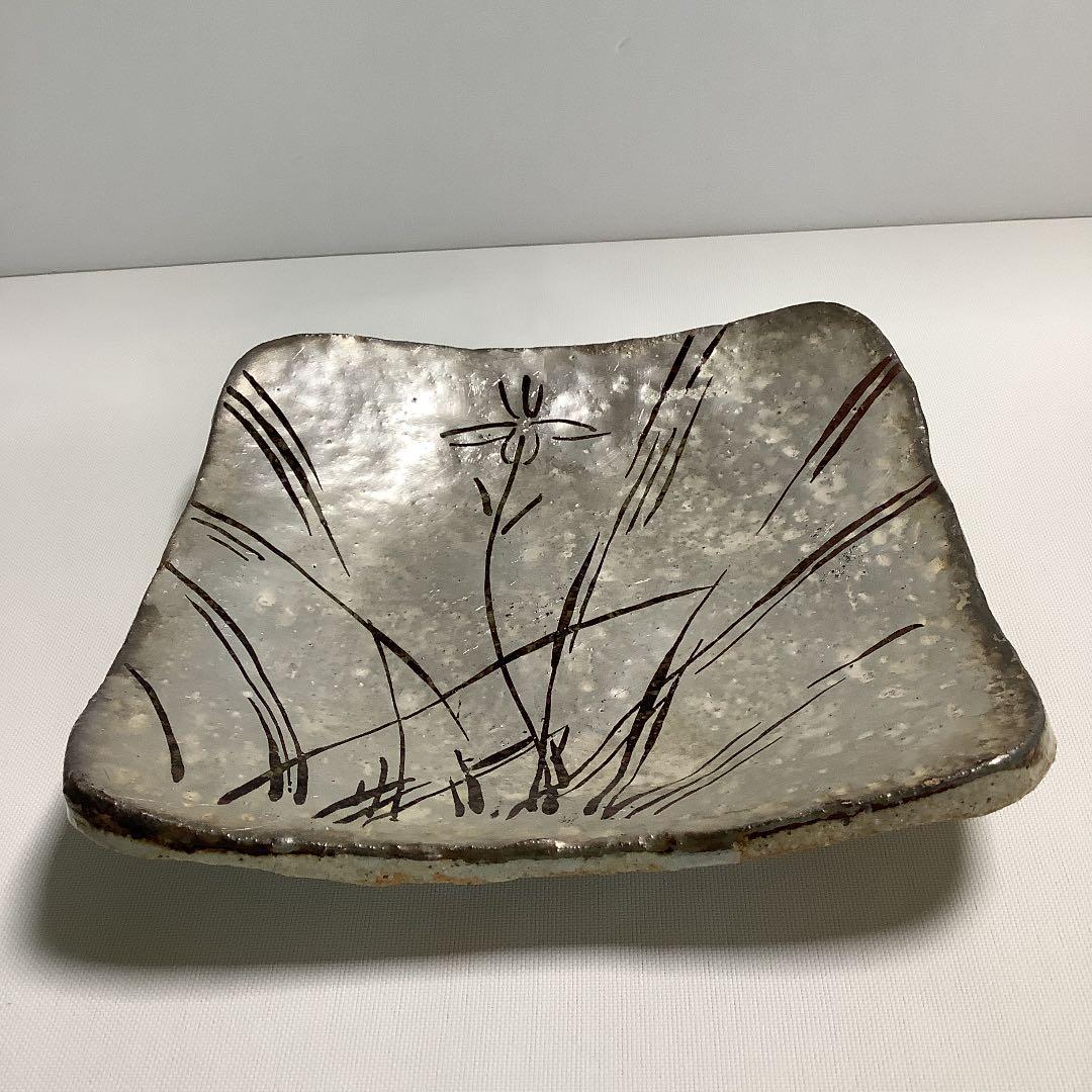 蔵珍窯【魯山人写し】銀彩草花文角向付四方皿 ①