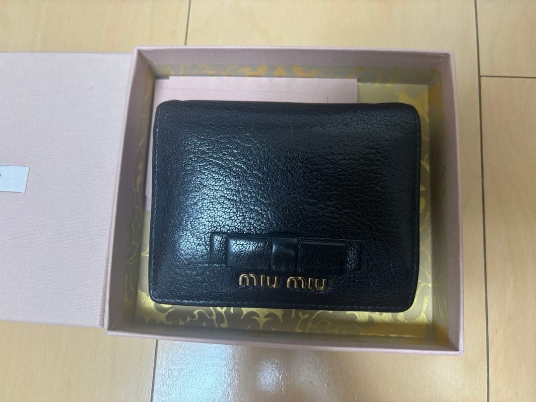 【大幅値下げ】miumiu レザー財布 黒 値引き交渉可