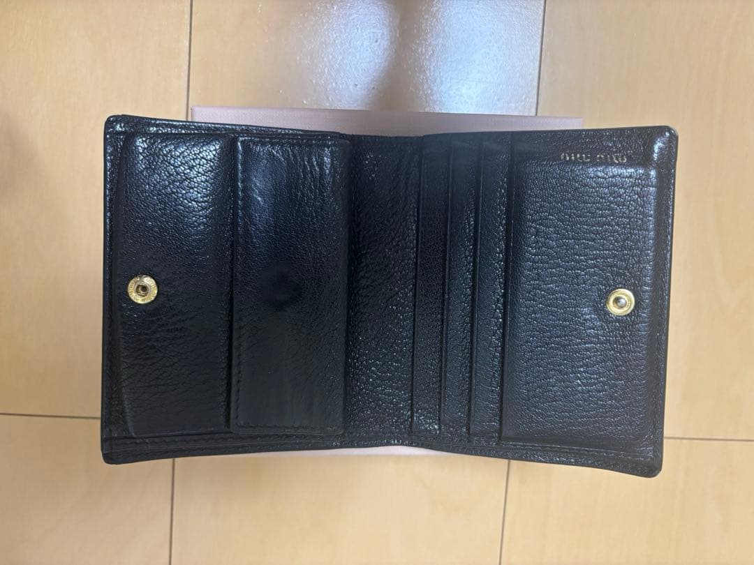 【大幅値下げ】miumiu レザー財布 黒 値引き交渉可