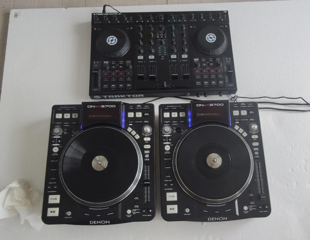 DJ機材 2x DENON DN-S3700 + 1x tracktor S1