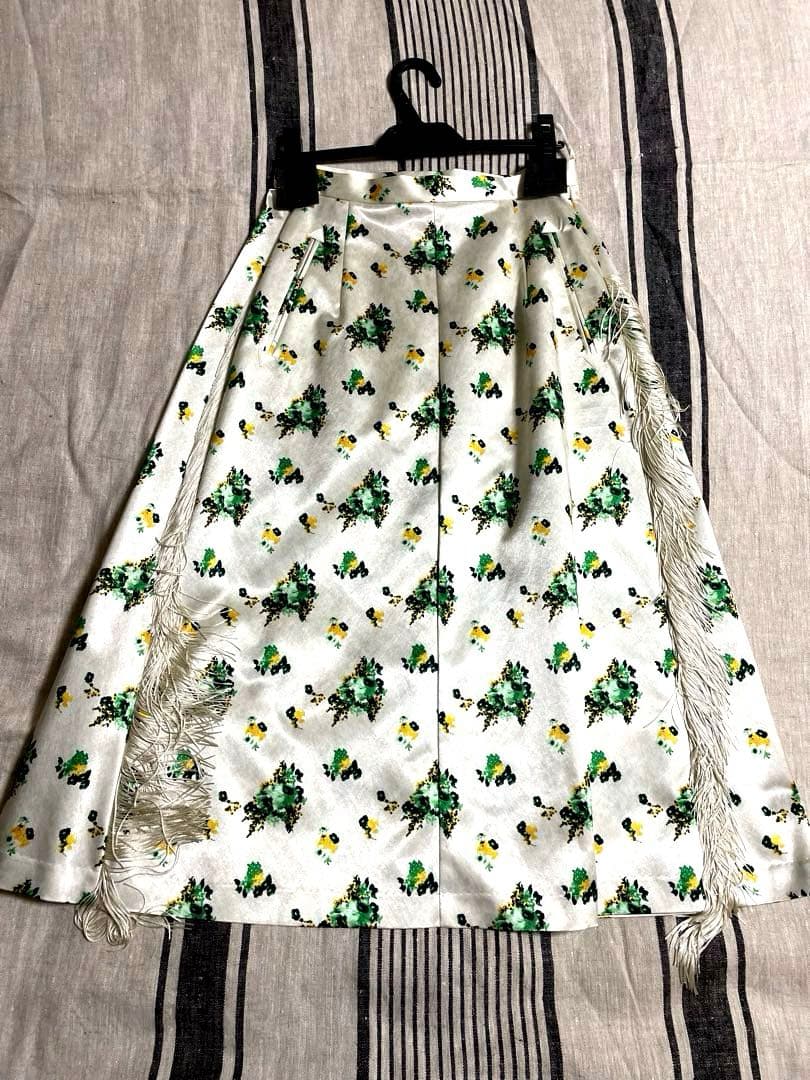 最終値下げ！TOGA PULLA トーガプルラ 花柄フレアスカート ホワイト