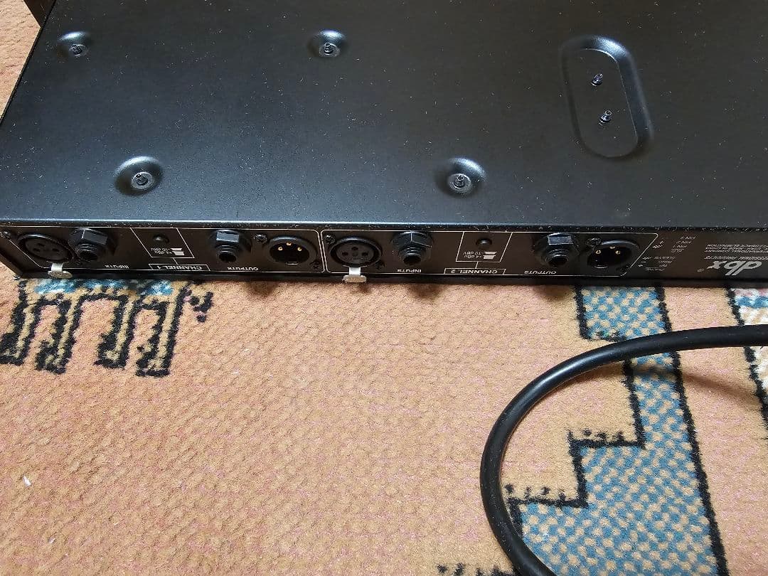 DBX フィードバックサプレッサー　AFS224