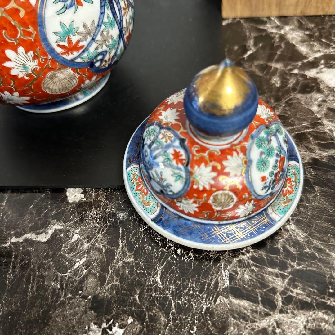 伊万里、染錦、松、竹、梅、窓絵、沈香壺。