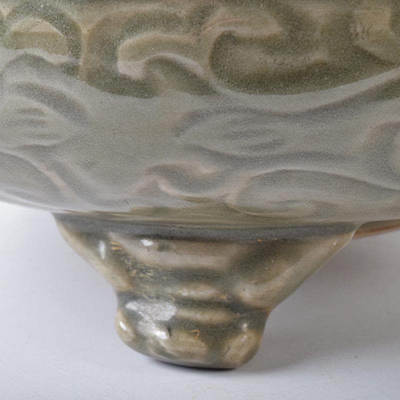 中国　龍泉窯　青磁　花文　三つ足大香炉　M　R8769