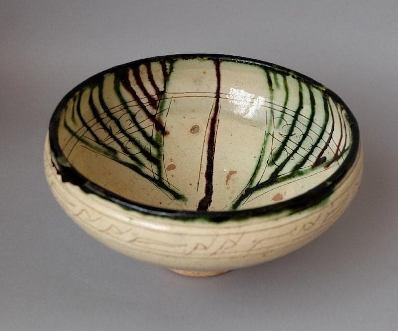 ☆☆☆イスラム陶☆二彩・線刻の花文の鉢