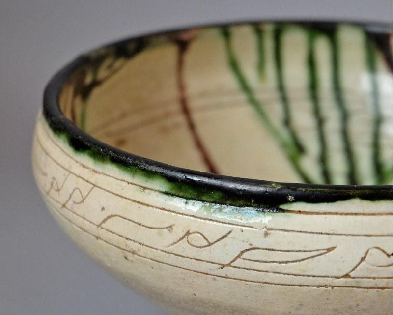 ☆☆☆イスラム陶☆二彩・線刻の花文の鉢