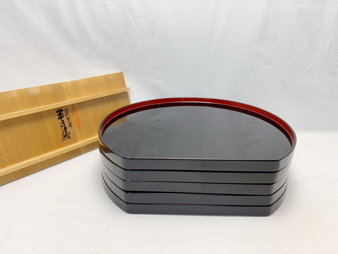 未使用 懐石道具 輪島塗 木製黒真塗 内縁朱塗 半月膳 5客揃 会席膳 共箱