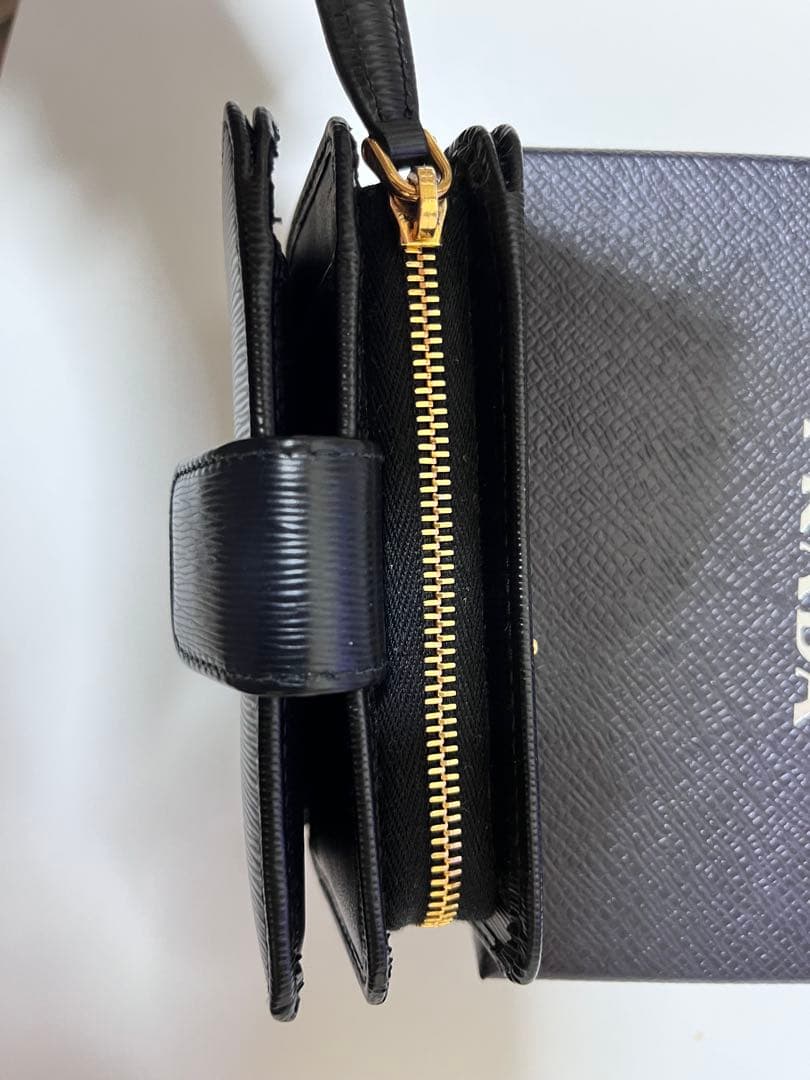 プラダ サフィアーノ 二つ折り財布