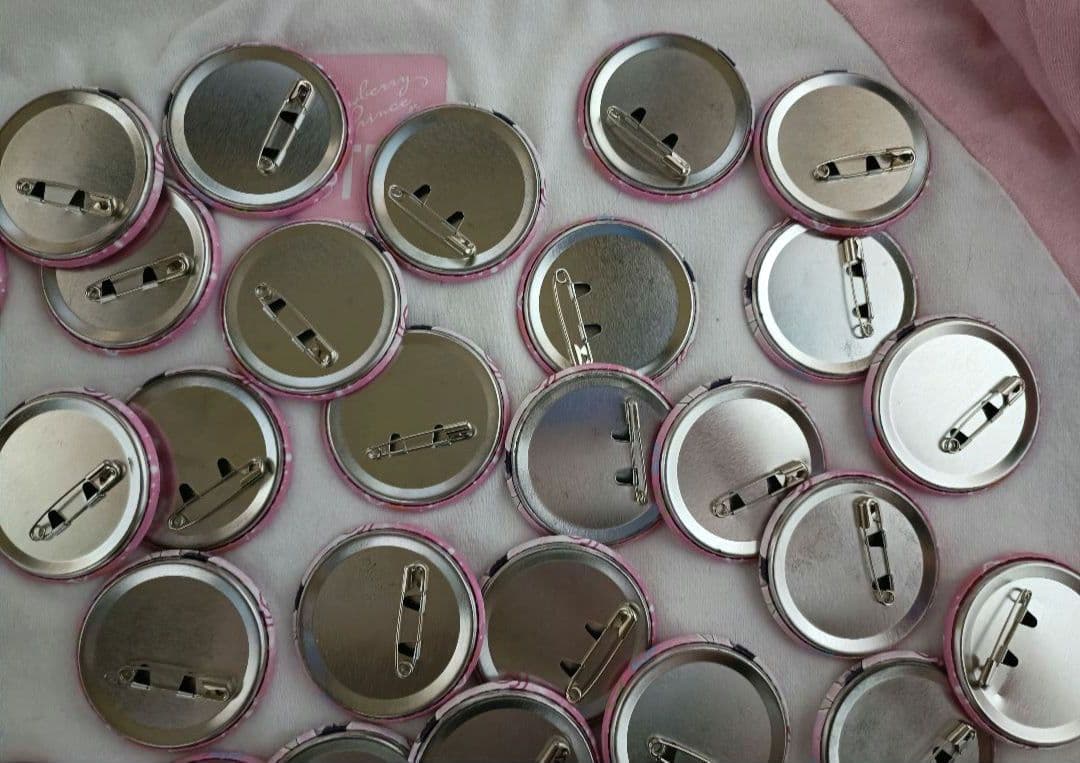 すとぷり　さとみ　缶バッチ　2021　newyear デフォ　にゅーいやー