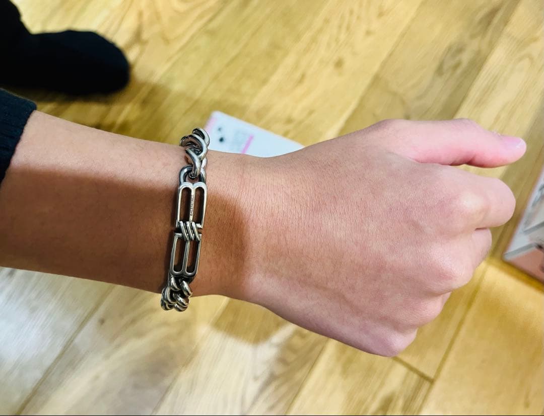 美品　バレンシアガ　ＢＢブレスレット　18.5cm 並行輸入品　箱付き