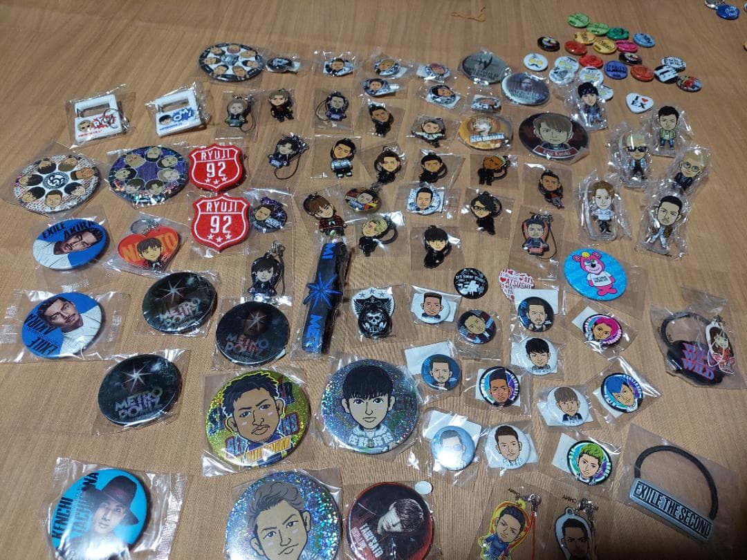 EXILE TRIBE缶バッジ他