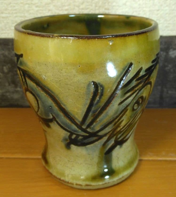 hn 人間国宝 金城次郎 壷屋焼マグカップ(笑魚海老紋カップ）栞 共箱