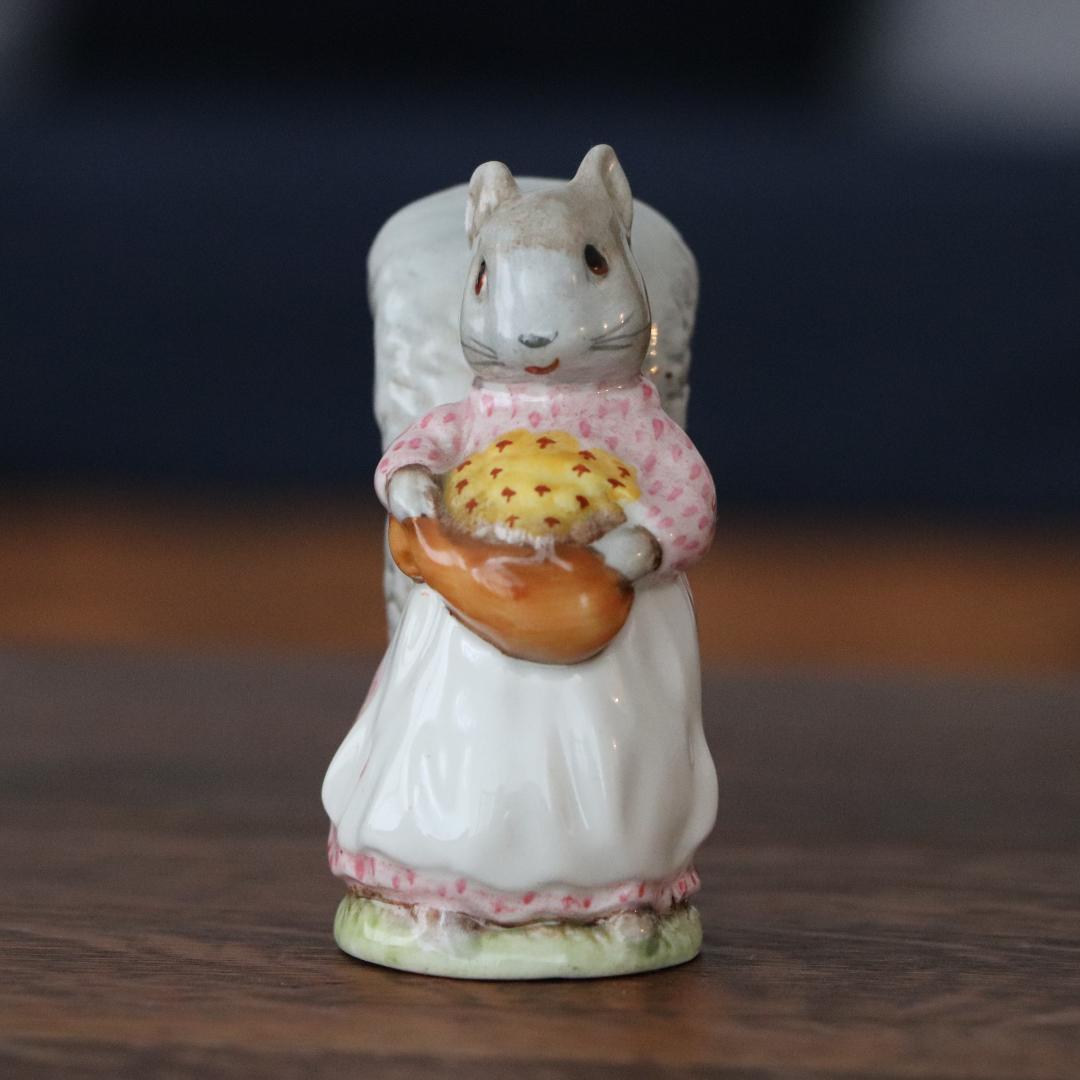 BESWICK ENGLAND Goody Tiptoes 陶器オブジェ