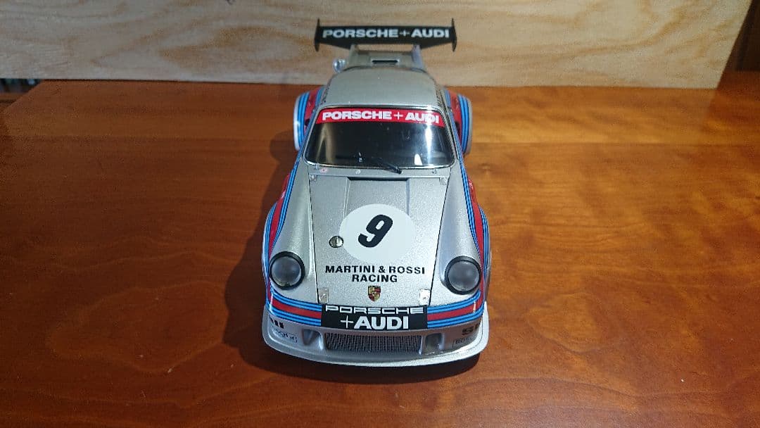 ミニカー 1/18 PORSCHE 911 CARRERA TURBO2.1