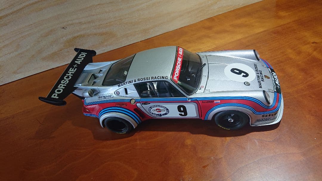 ミニカー 1/18 PORSCHE 911 CARRERA TURBO2.1