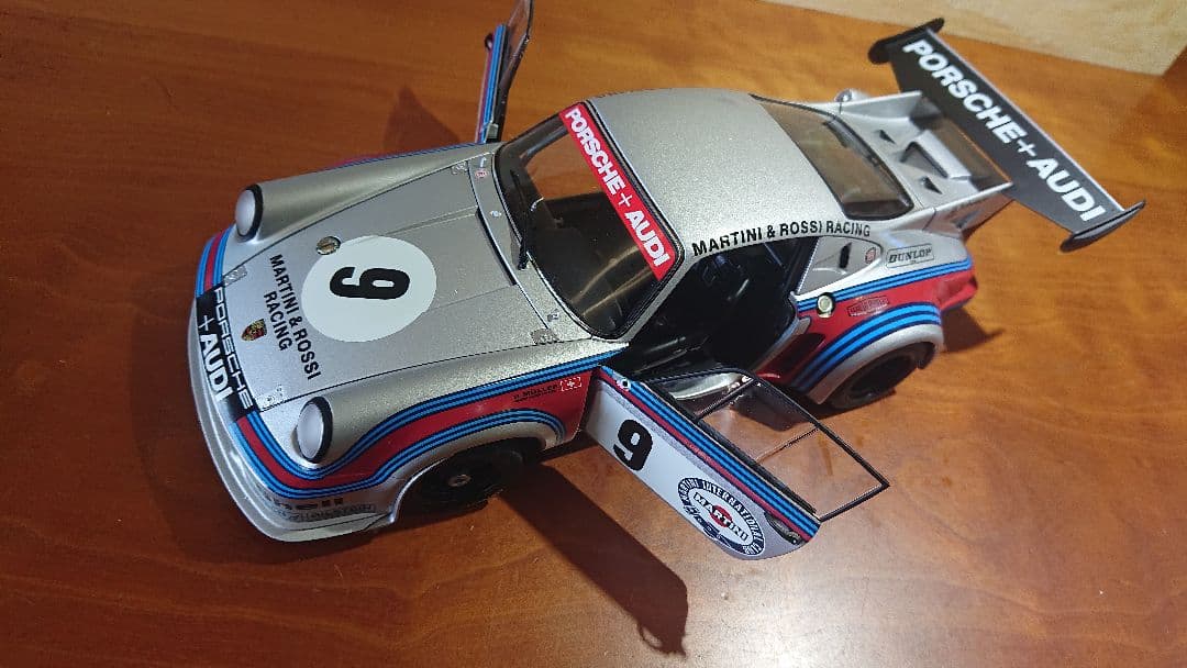 ミニカー 1/18 PORSCHE 911 CARRERA TURBO2.1