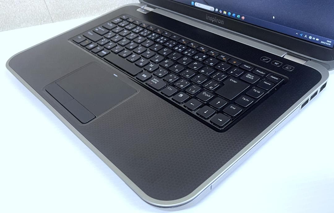 Inspiron　15.6　Core i7　8GB　SSD　Blu-ray