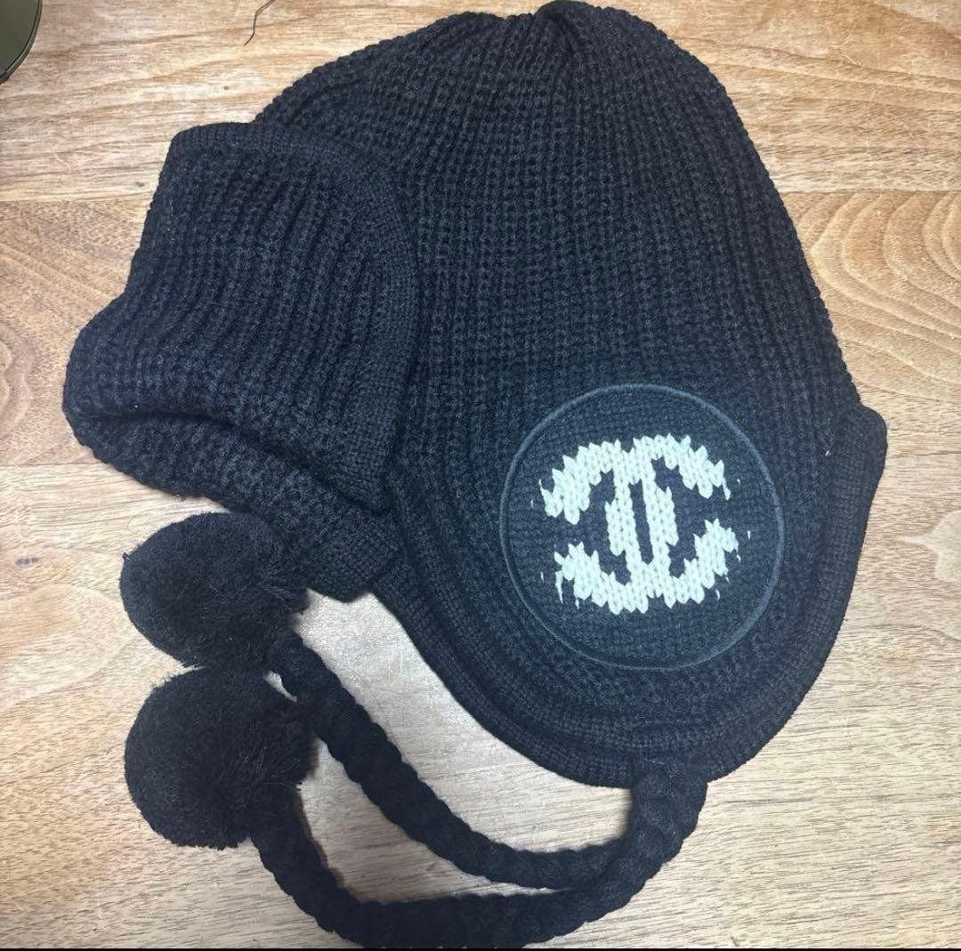 CHANEL ボンボン付きニット帽