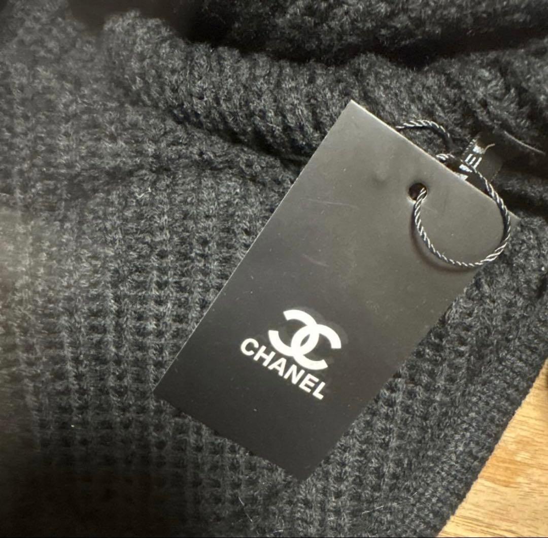 CHANEL ボンボン付きニット帽