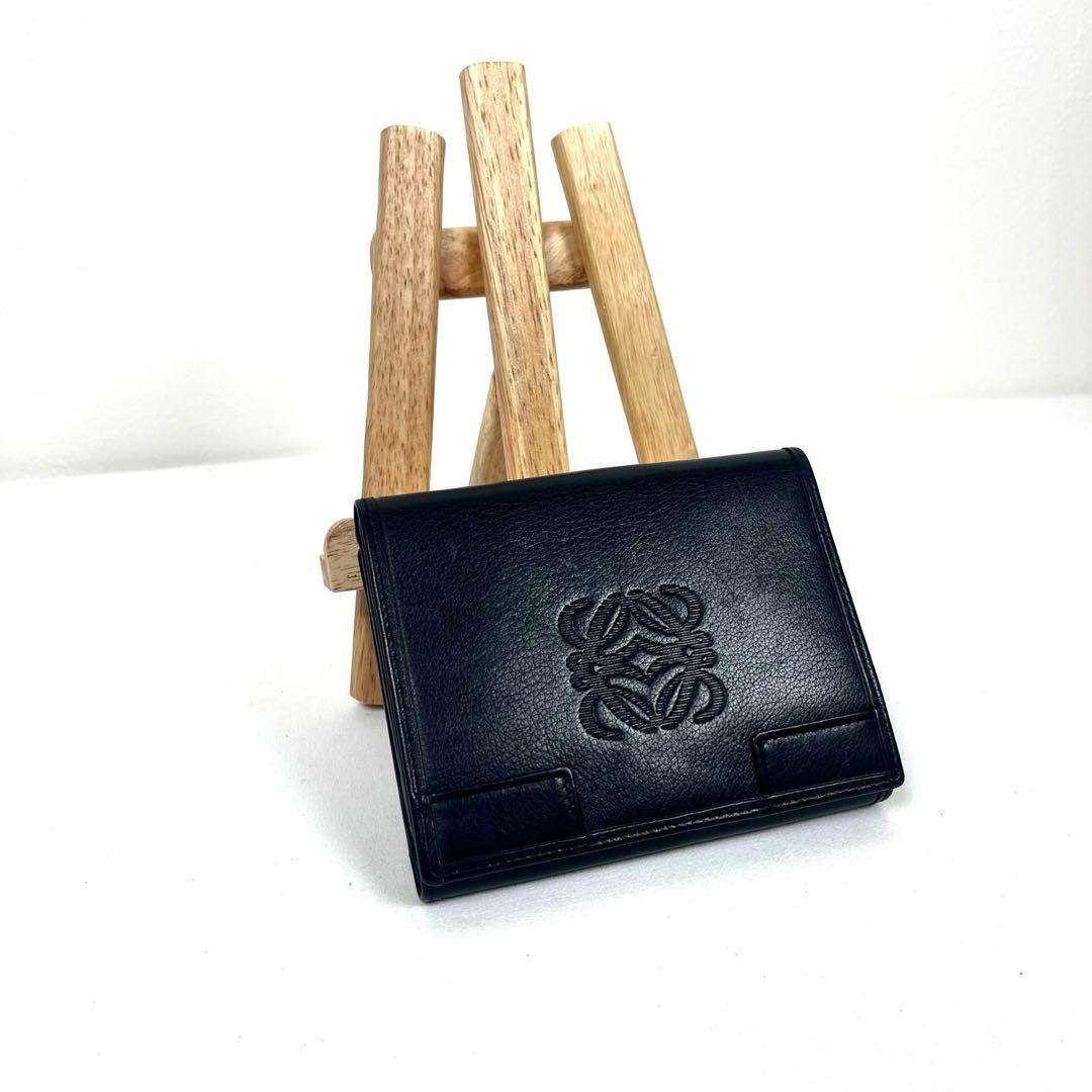 ロエベ　折り財布　アナグラム　ビッグロゴ　エンボス　コンパクト　レザー　ブラック