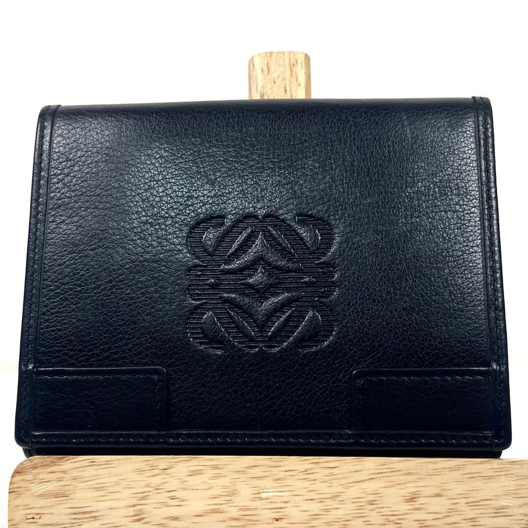 ロエベ　折り財布　アナグラム　ビッグロゴ　エンボス　コンパクト　レザー　ブラック