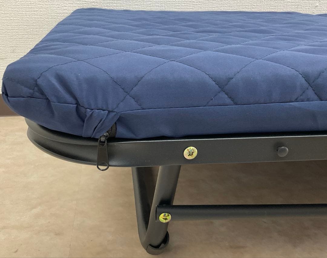 【未使用品】折りたたみベッド　3つ折り　シングルベッド