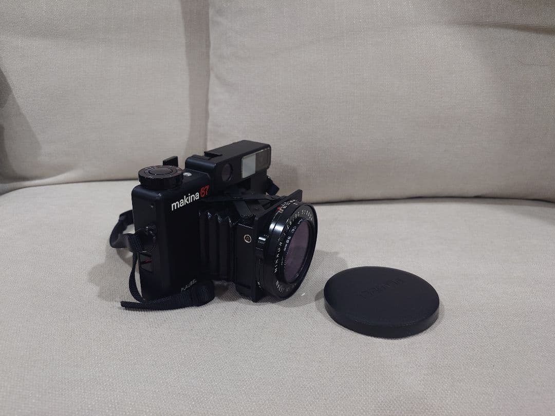 フィルムカメラ PLAUBEL makina67 NIKKOR 1:2 80mm