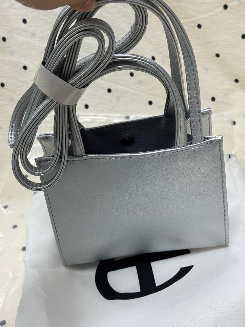 TELFARシルバー 合成皮革 ショルダーバッグ ロゴ入り