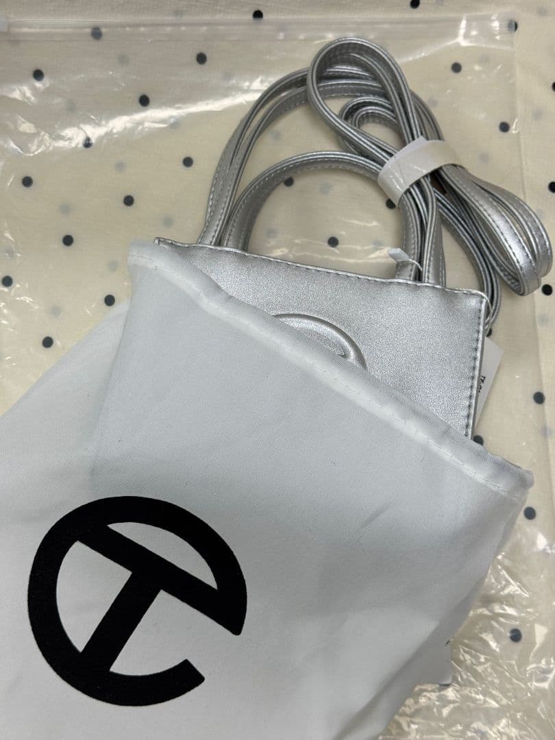 TELFARシルバー 合成皮革 ショルダーバッグ ロゴ入り