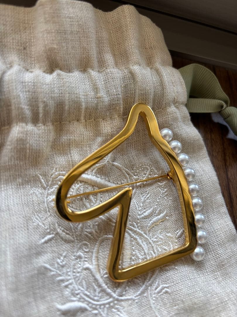 セブンテンSEVENTENホースブローチ　お馬さん