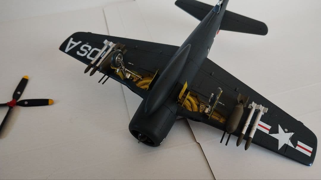 プラモデル完成機　1/48　F8F-1/2「USS Tarawa」